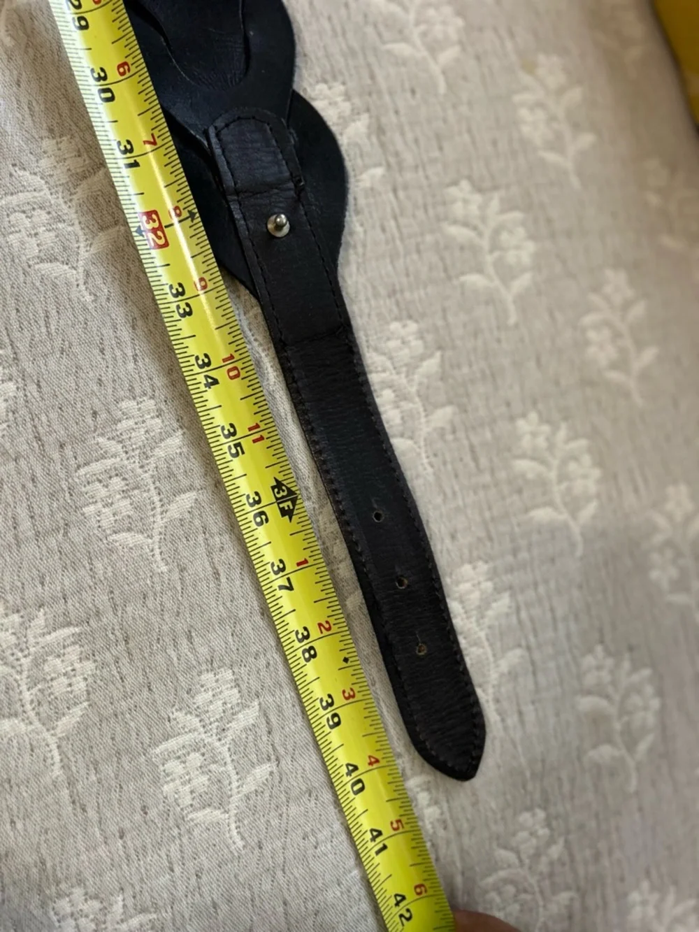Old Navy Black Leather Belt Scalloped Interlocked Design Round Silver Buckle S/M